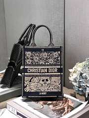 Dior Vertical Book Tote Embroidery 01 20x26x10cm - 1