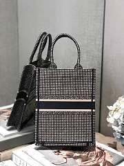 Dior Vertical Book Tote Embroidery 01 20x26x10cm - 6