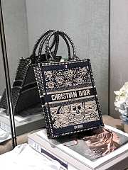 Dior Vertical Book Tote Embroidery 01 20x26x10cm - 5