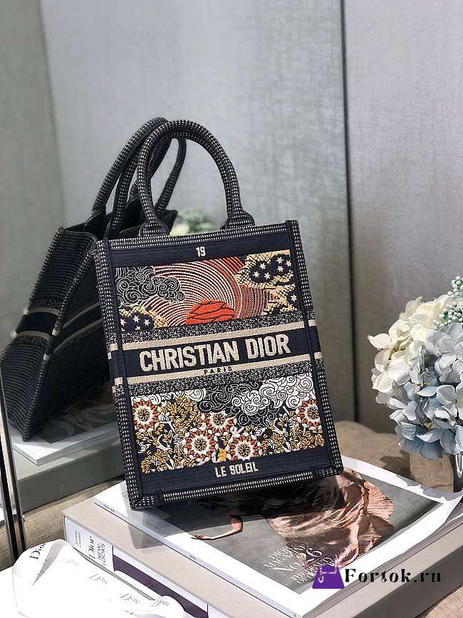 Dior Vertical Book Tote Embroidery 02 20x26x10cm - 1
