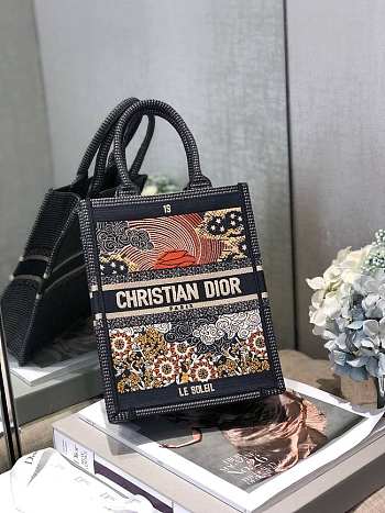 Dior Vertical Book Tote Embroidery 02 20x26x10cm