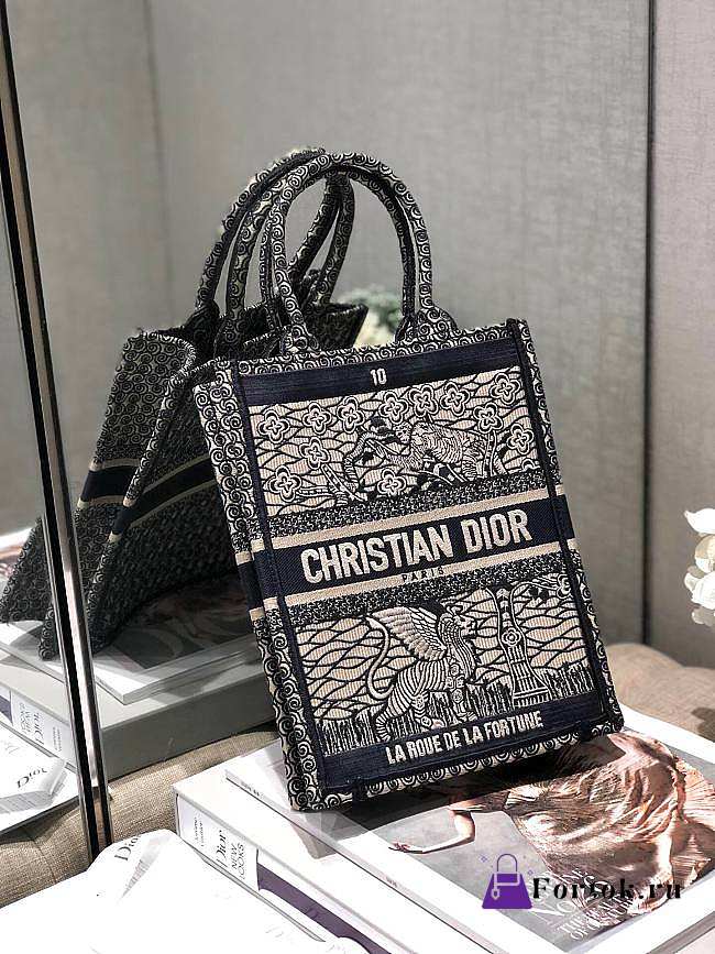 Dior Vertical Book Tote Embroidery 03 20x26x10cm - 1