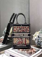 Dior Vertical Book Tote Embroidery 04 20x26x10cm - 5