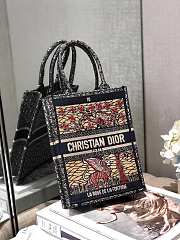 Dior Vertical Book Tote Embroidery 04 20x26x10cm - 4