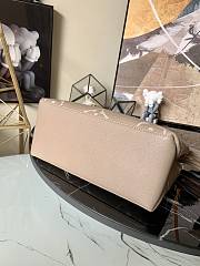Louis Vuitton Petit Palais Bicolor Monogram Pattern Beige/Creme M58914 29x18x12.5cm - 2