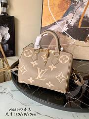 Louis Vuitton Speedy Bandoulière 25 Bicolor Monogram Pattern Beige/Creme M58947 25x19x15cm - 1