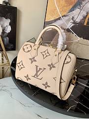 Louis Vuitton Speedy Bandoulière 25 Bicolor Monogram Pattern Creme/Beige M58947 25x19x15cm - 2