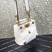 Valentino Small Roman Stud The Handle Bag In Nappa White B0I97BSF 20×9×15cm - 2