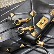 Valentino Small Roman Stud The Handle Bag In Nappa Black B0I97BSF 20×9×15cm - 4