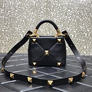 Valentino Small Roman Stud The Handle Bag In Nappa Black B0I97BSF 20×9×15cm - 2