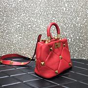 Valentino Small Roman Stud The Handle Bag In Nappa Red B0I97BSF 20×9×15cm - 2