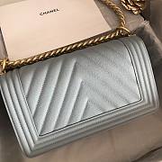 Chanel Medium Boy Bag Chevron Gold-tone Metal Grained Leather Cornflower A67086 25cm - 4