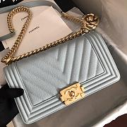 Chanel Medium Boy Bag Chevron Gold-tone Metal Grained Leather Cornflower A67086 25cm - 5