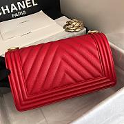 Chanel Medium Boy Bag Chevron Gold-tone Metal Grained Leather Red A67086 25cm - 4