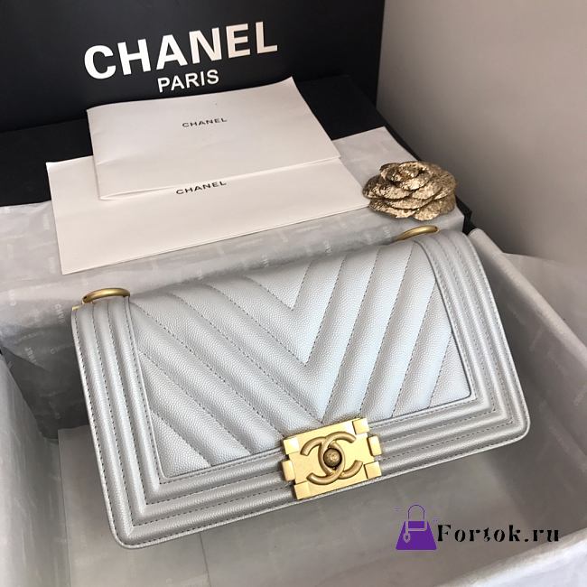 Chanel Medium Boy Bag Chevron Gold-tone Metal Grained Leather Light Gray A67086 25cm - 1