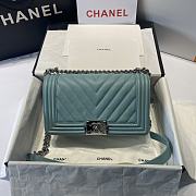 Chanel Medium Boy Bag Chevron Black-tone Metal Grained Leather Blue A67086 25cm - 1