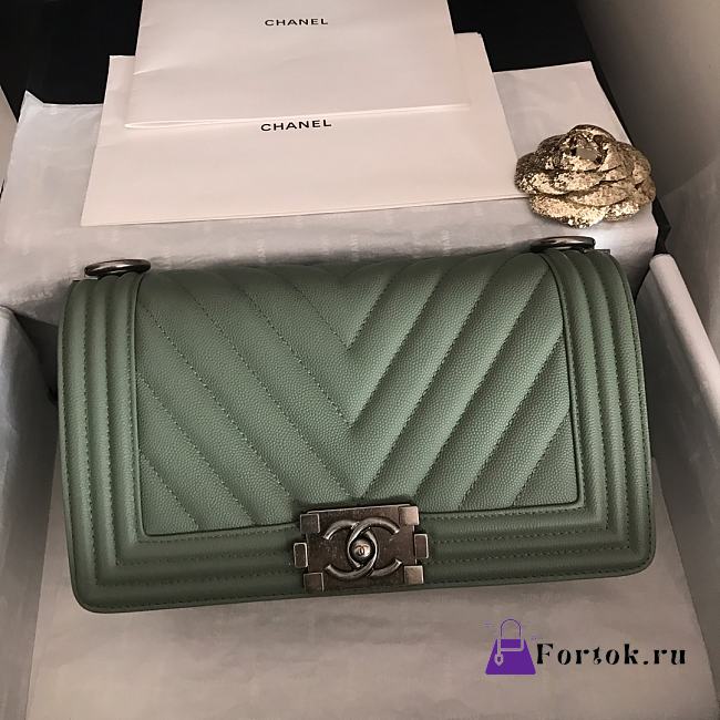 Chanel Medium Boy Bag Chevron Black-tone Metal Grained Leather Green A67086 25cm - 1