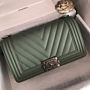 Chanel Medium Boy Bag Chevron Black-tone Metal Grained Leather Green A67086 25cm - 2