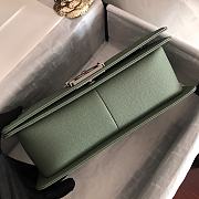 Chanel Medium Boy Bag Chevron Black-tone Metal Grained Leather Green A67086 25cm - 3