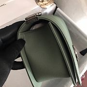 Chanel Medium Boy Bag Chevron Black-tone Metal Grained Leather Green A67086 25cm - 4