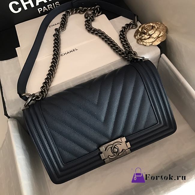 Chanel Medium Boy Bag Chevron Black-tone Metal Grained Leather Dark Blue A67086 25cm - 1