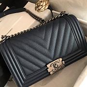 Chanel Medium Boy Bag Chevron Black-tone Metal Grained Leather Dark Blue A67086 25cm - 4
