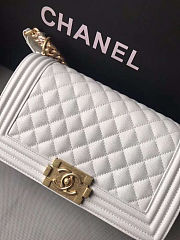 Chanel Medium Boy Bag Classic Gold-tone Metal Grained Leather White A67086 25cm - 6