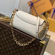Louis Vuitton Favorite White M45836 24x14x9cm - 3