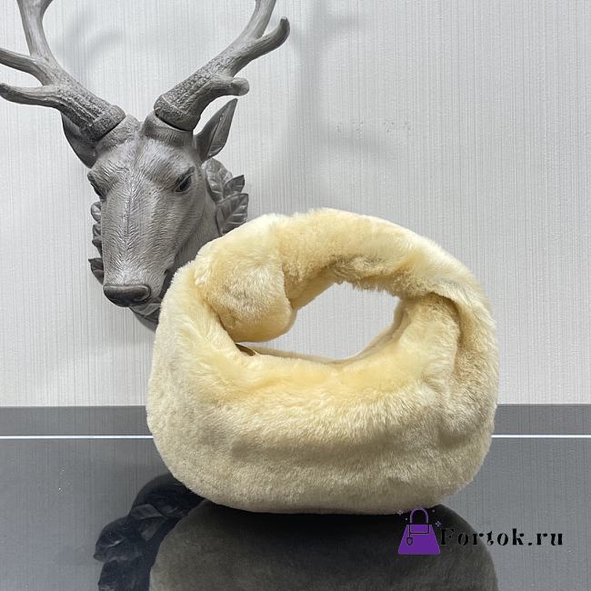 Bottega Veneta Velvet Shearling Bag Light Yellow 680697 27x23x8cm - 1