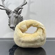 Bottega Veneta Velvet Shearling Bag Light Yellow 680697 27x23x8cm - 1