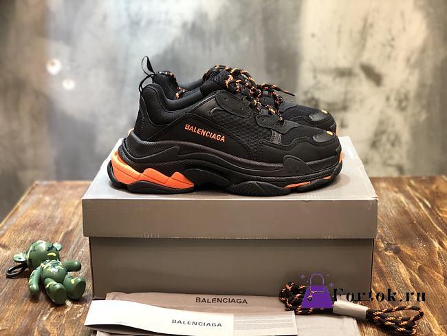 Balenciaga Triplpe S Clear Sole Black/Neon Orange  - 1