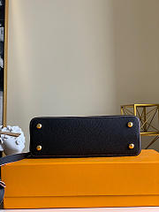 Louis Vuitton Capucines MM Taurillon Leather Black M42259 31.5×20×11cm - 5