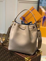 Louis Vuitton Lockme Bucket Bag Greige M57688 20x22x13cm - 5