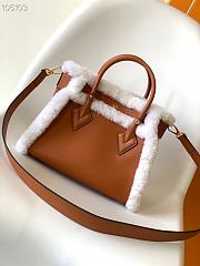 Louis Vuitton On My Side PM Caramel M58918 25x20x12cm - 3