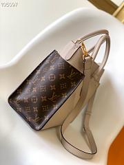 Louis Vuitton On My Side MM Beige M58485 30.5x24.5x14cm - 4