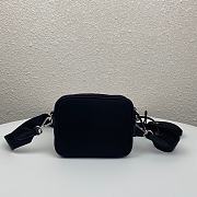 Prada Re-Edition 2005 Hobo Camera Nylon Bag Black 1BH153 20x15x5cm - 2