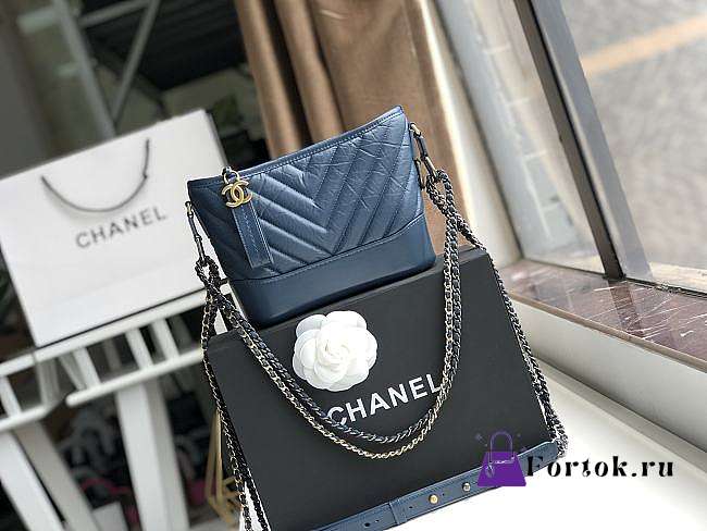 Chanel Small Gabrielle Chevron Hobo Bag Aged Calfskin Navy Blue A91810 20x15x8cm - 1