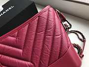 Chanel Small Gabrielle Chevron Hobo Bag Aged Calfskin Garnet Pink A91810 20x15x8cm - 4