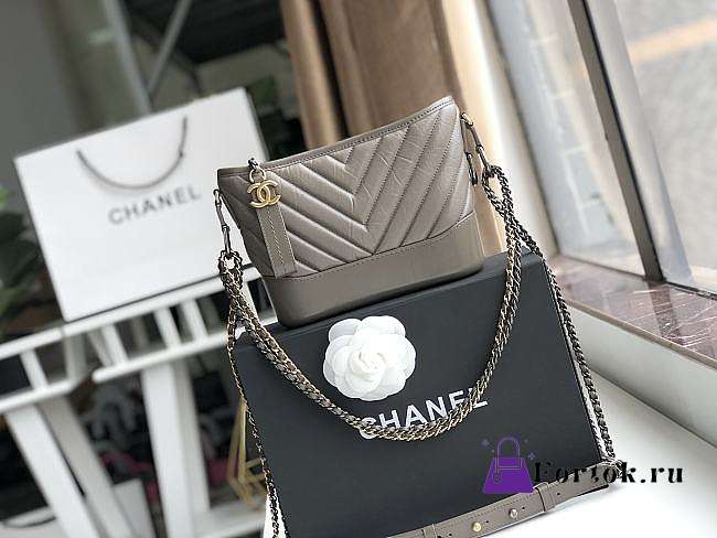 Chanel Small Gabrielle Chevron Hobo Bag Aged Calfskin Gray A91810 20x15x8cm - 1