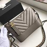 Chanel Small Gabrielle Chevron Hobo Bag Aged Calfskin Gray A91810 20x15x8cm - 2