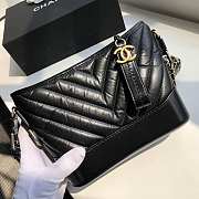 Chanel Small Gabrielle Chevron Hobo Bag Aged Calfskin Black A91810 20x15x8cm - 4