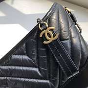 Chanel Small Gabrielle Chevron Hobo Bag Aged Calfskin Black A91810 20x15x8cm - 3