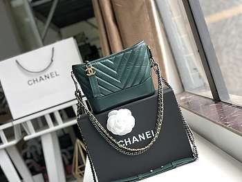 Chanel Small Gabrielle Chevron Hobo Bag Aged Calfskin Green A91810 20x15x8cm