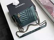 Chanel Small Gabrielle Chevron Hobo Bag Aged Calfskin Green A91810 20x15x8cm - 6