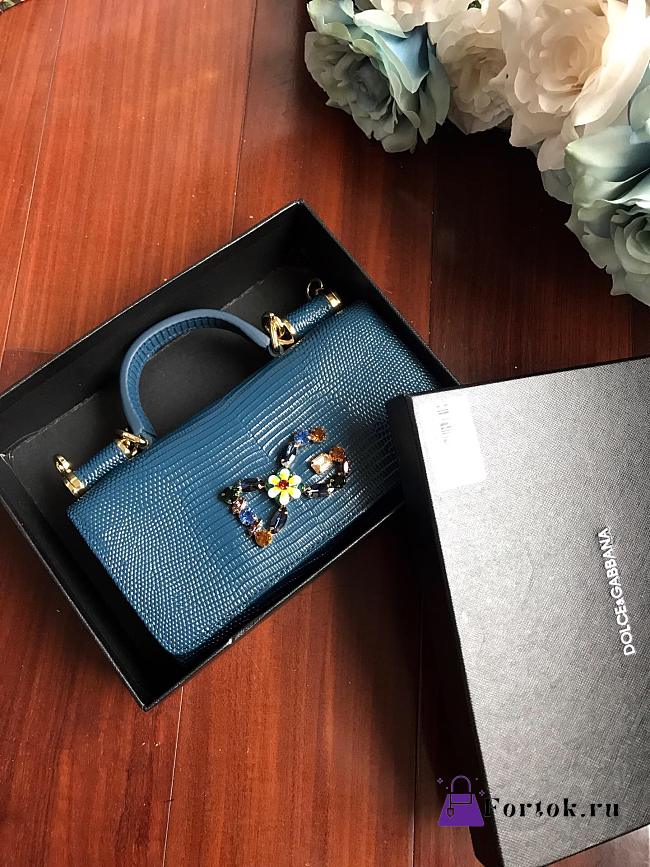 DolceGabbana Mini Phone Bag With Chain Crocodile Leather Blue 19x11x3.5cm - 1