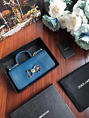 DolceGabbana Mini Phone Bag With Chain Crocodile Leather Blue 19x11x3.5cm - 3