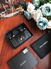 DolceGabbana Mini Phone Bag With Chain Crocodile Leather Black 19x11x3.5cm - 1