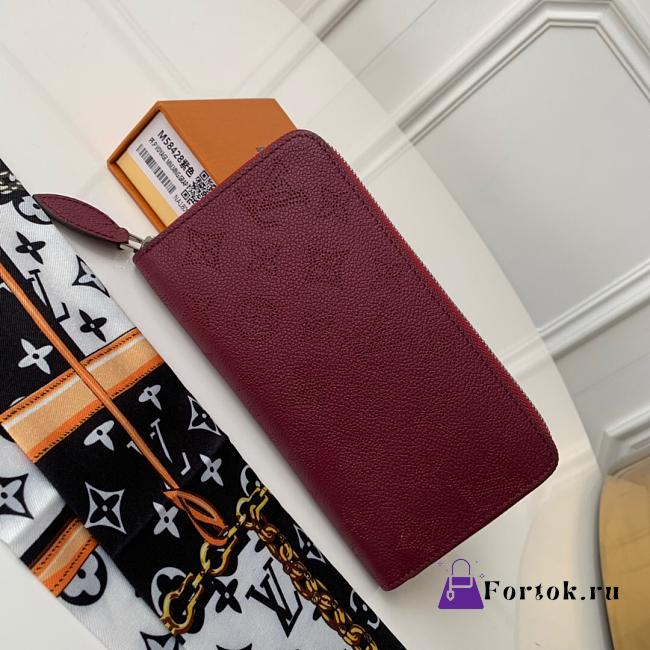 Louis Vuitton Zippy Wallet Mahina Leather Burgundy M61867 19cm  - 1