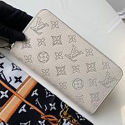 Louis Vuitton Zippy Wallet Mahina Leather White M80555 19cm  - 4