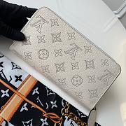 Louis Vuitton Zippy Wallet Mahina Leather White M80555 19cm  - 3